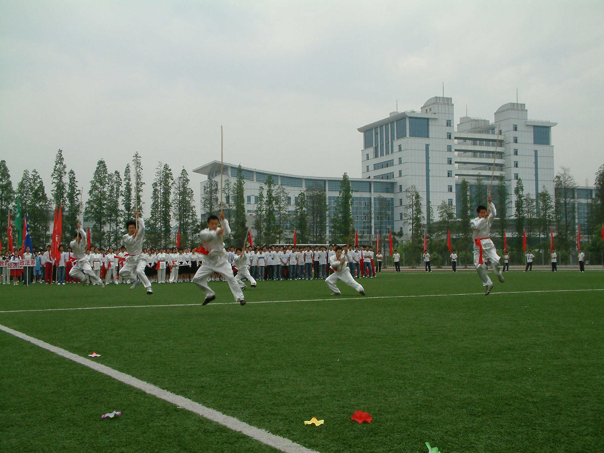  由我们承办的校运动会 武术表演